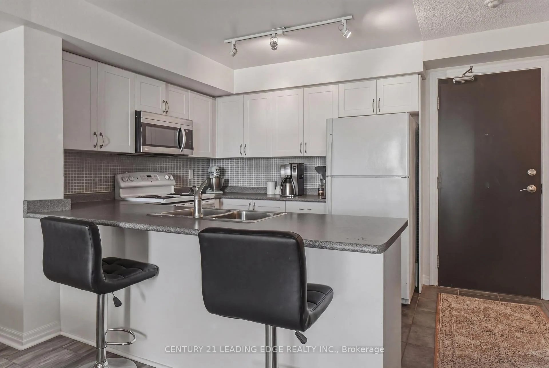 Photo 7 of Unit 902, 1600 Charles Street, Whitby, Port Whitby — HOMEH