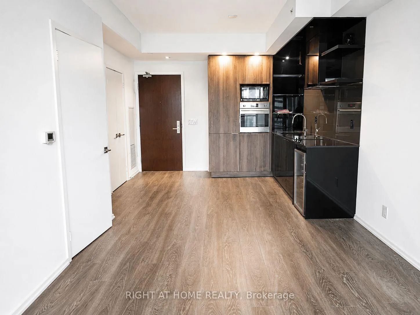 Photo 4 of Unit 5210, 70 Temperance Street, Toronto, Bay Street Corridor — HOMEH