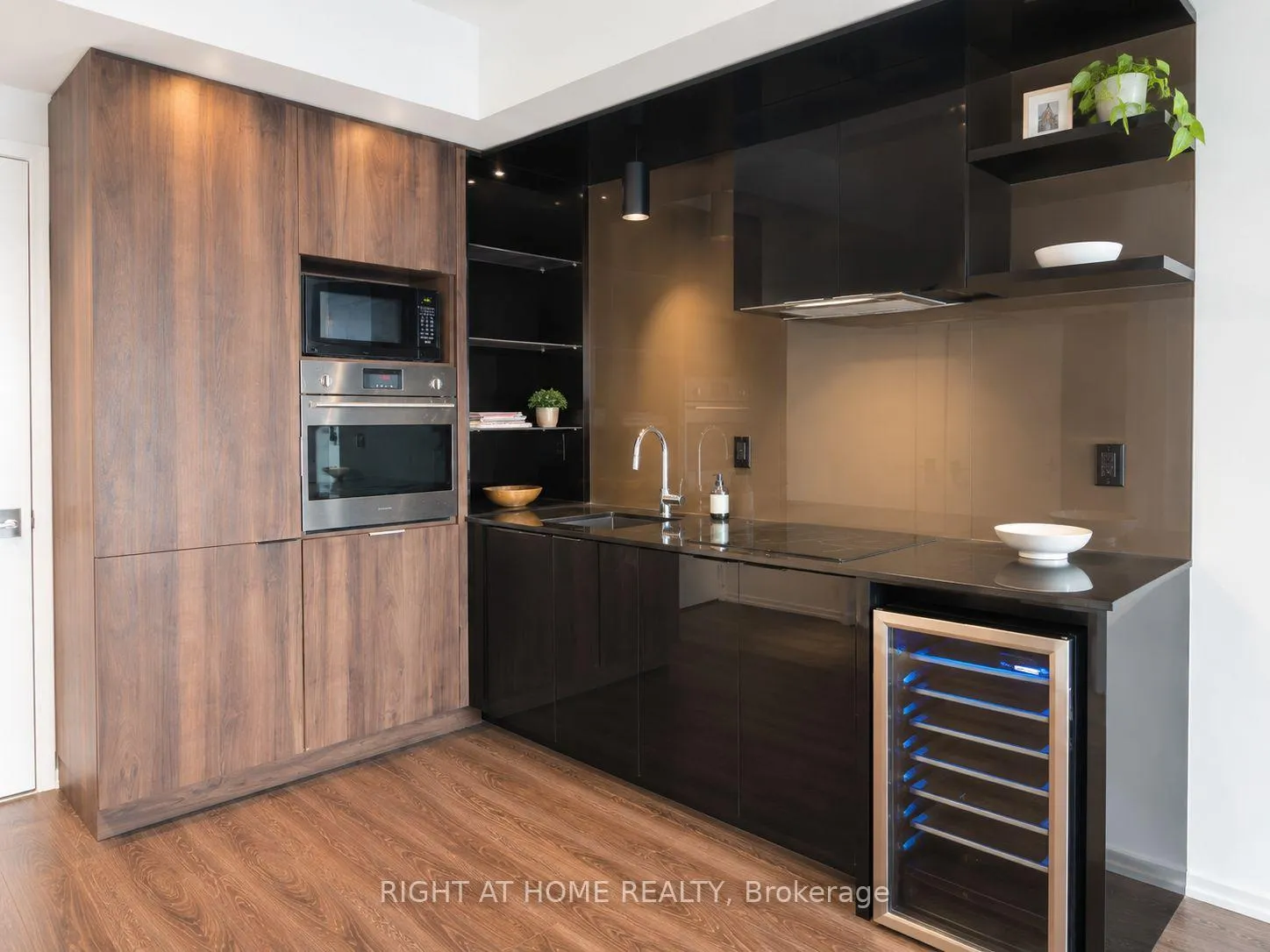 Photo 5 of Unit 5210, 70 Temperance Street, Toronto, Bay Street Corridor — HOMEH