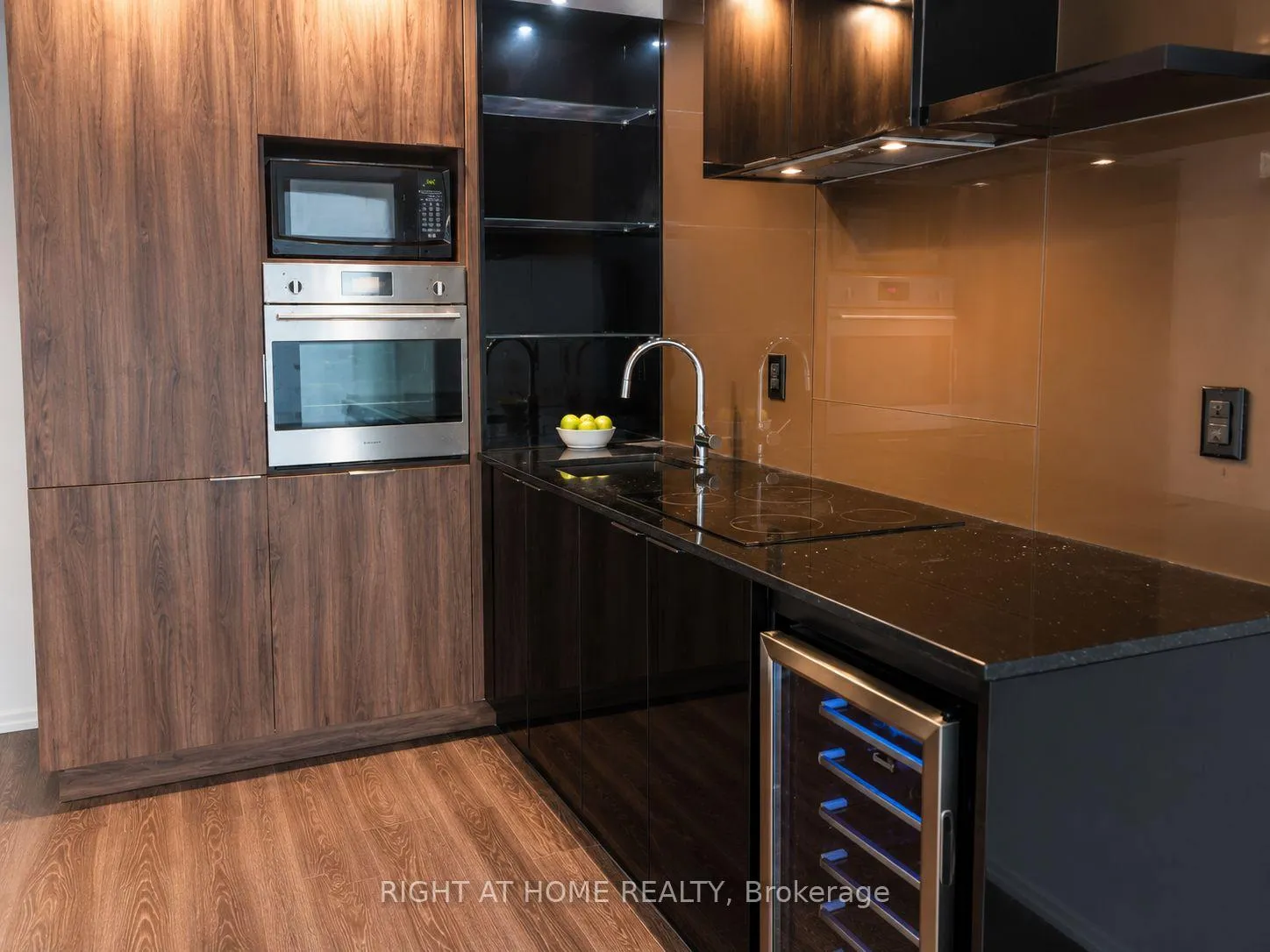 Photo 6 of Unit 5210, 70 Temperance Street, Toronto, Bay Street Corridor — HOMEH