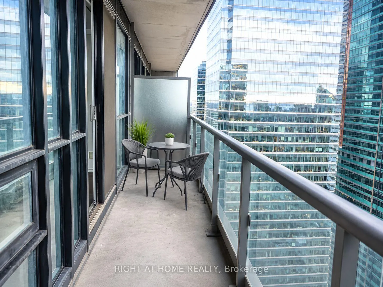 Photo 9 of Unit 5210, 70 Temperance Street, Toronto, Bay Street Corridor — HOMEH