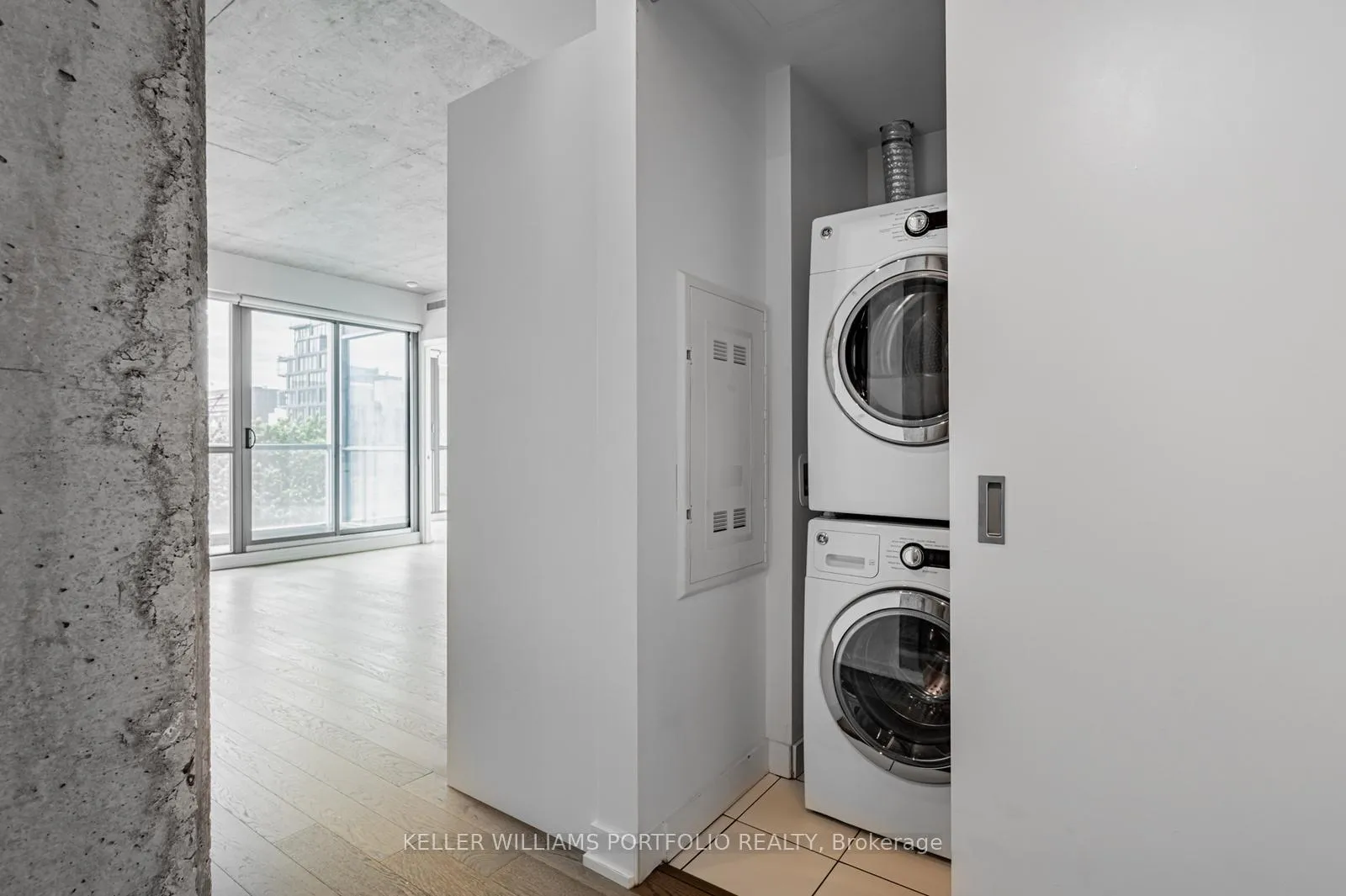 Photo 3 of Unit 726, 39 Brant Street, Toronto, Waterfront Communities — HOMEH