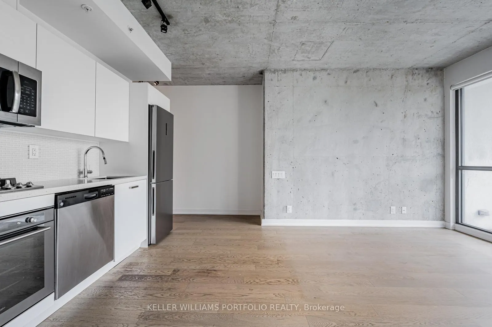 Photo 5 of Unit 726, 39 Brant Street, Toronto, Waterfront Communities — HOMEH