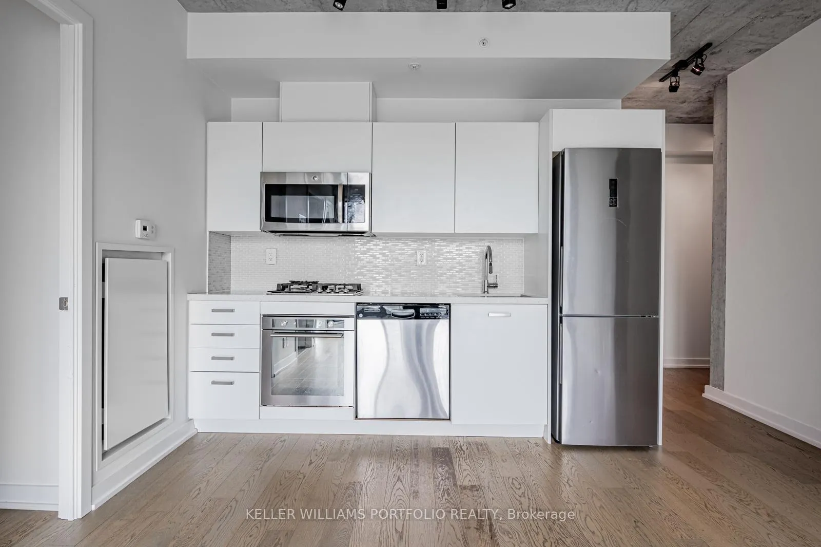 Photo 6 of Unit 726, 39 Brant Street, Toronto, Waterfront Communities — HOMEH