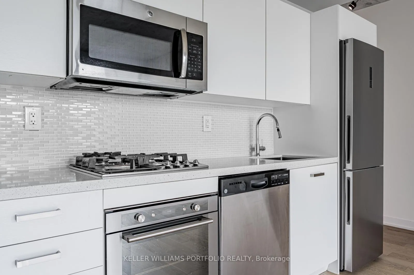 Photo 8 of Unit 726, 39 Brant Street, Toronto, Waterfront Communities — HOMEH
