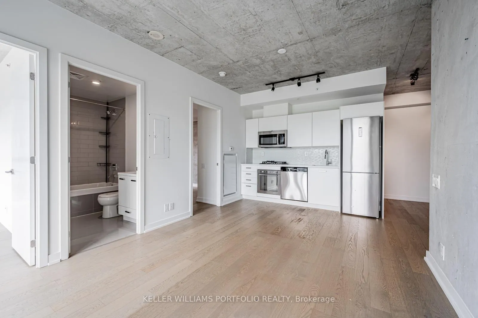 Photo 9 of Unit 726, 39 Brant Street, Toronto, Waterfront Communities — HOMEH