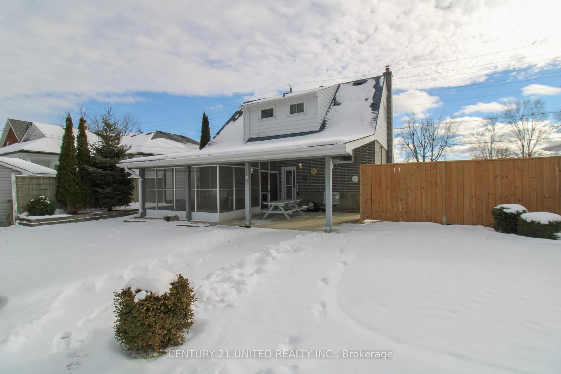 Photo 3 of 636 Cameron Street, Peterborough, Otonabee Ward 1 — HOMEH