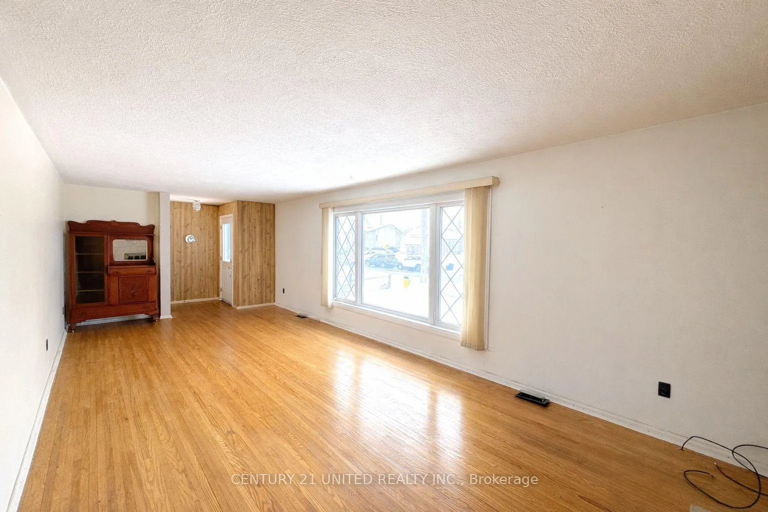 Photo 6 of 636 Cameron Street, Peterborough, Otonabee Ward 1 — HOMEH