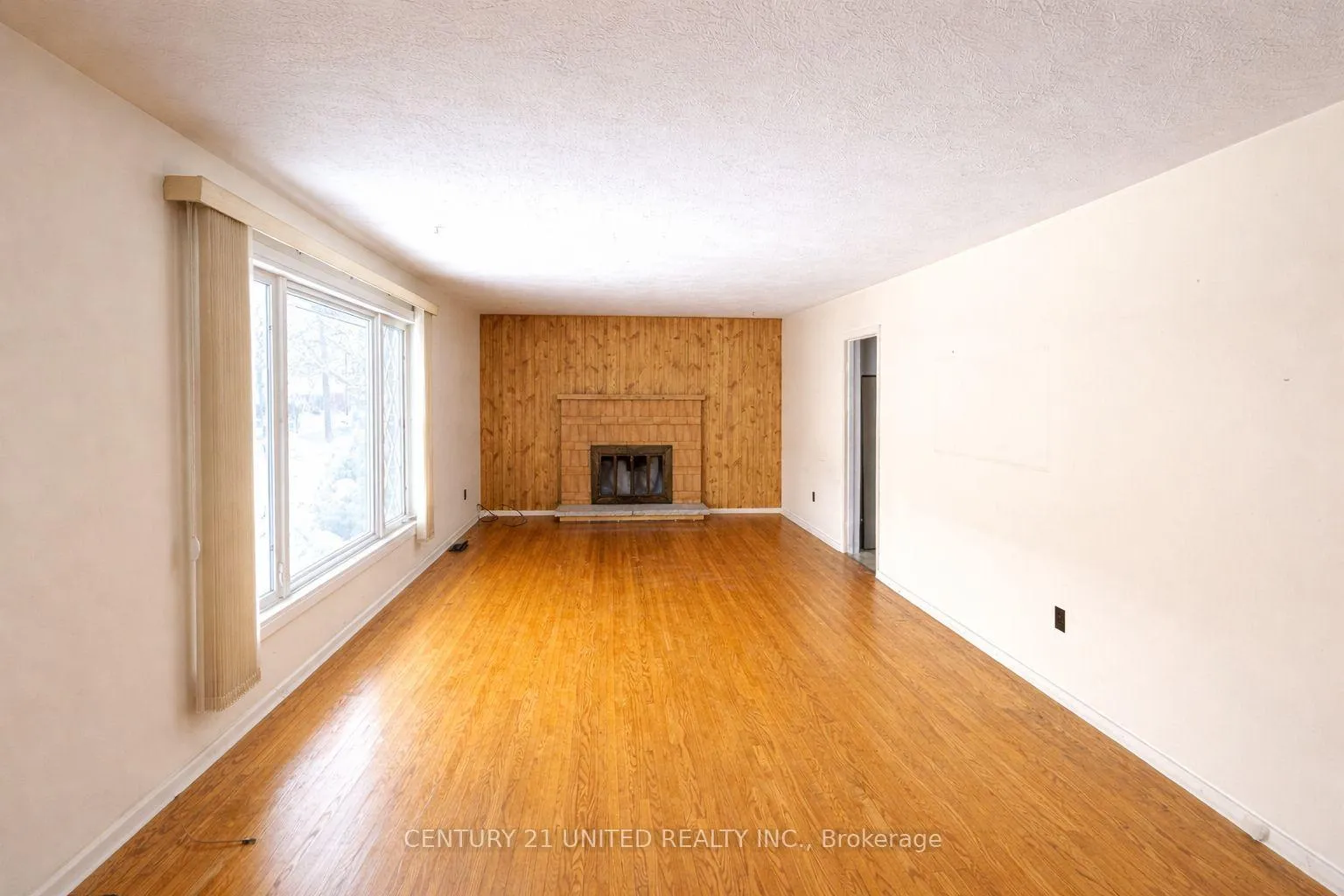 Photo 8 of 636 Cameron Street, Peterborough, Otonabee Ward 1 — HOMEH