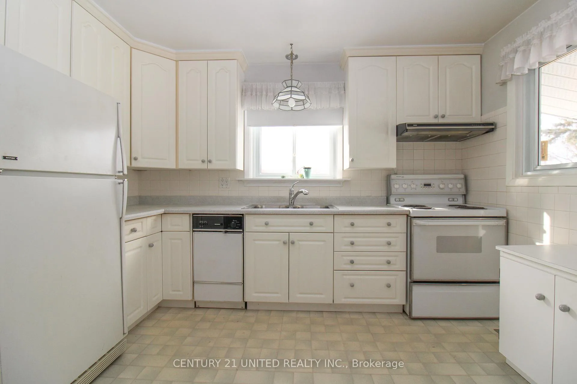 Photo 9 of 636 Cameron Street, Peterborough, Otonabee Ward 1 — HOMEH