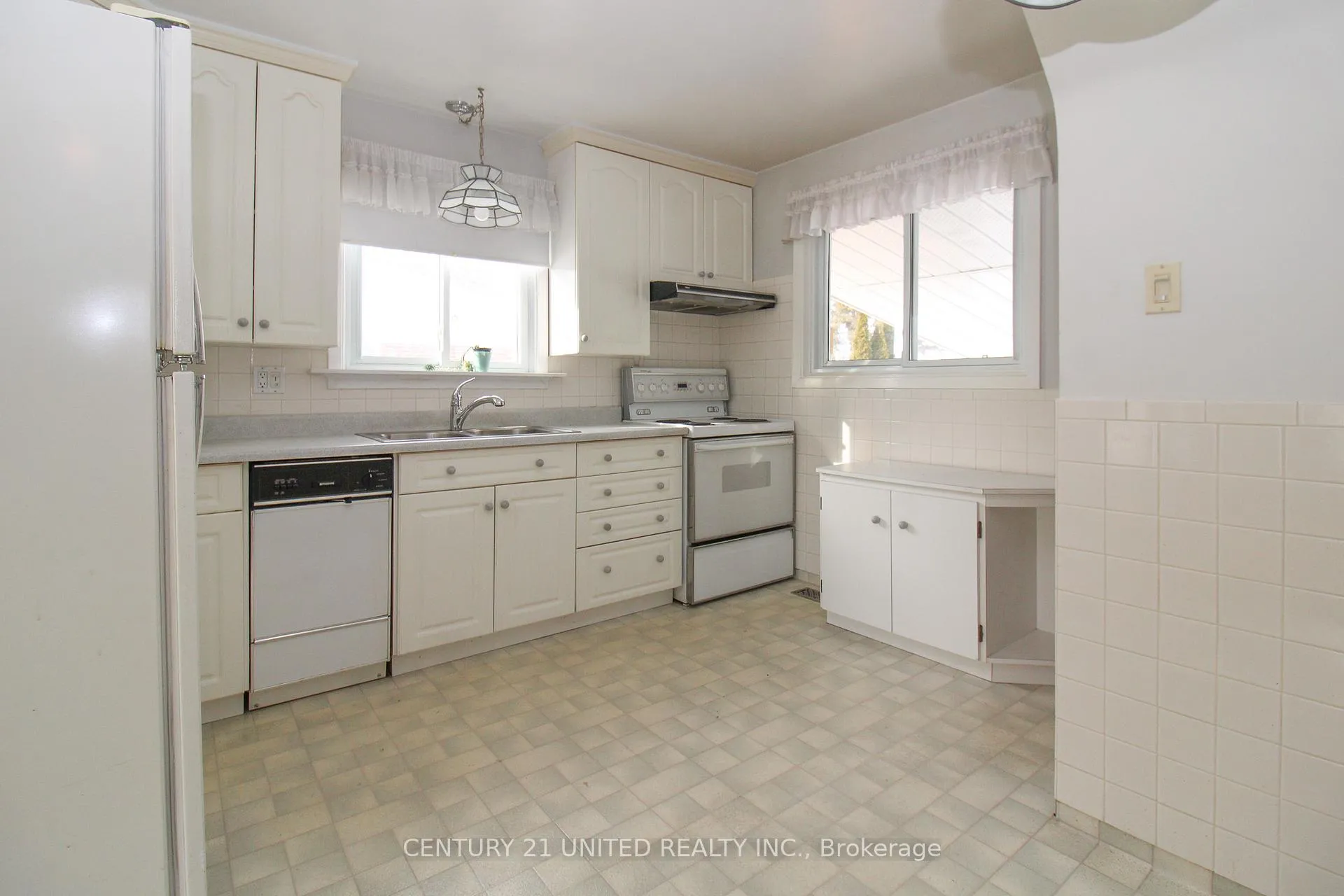 Photo 10 of 636 Cameron Street, Peterborough, Otonabee Ward 1 — HOMEH