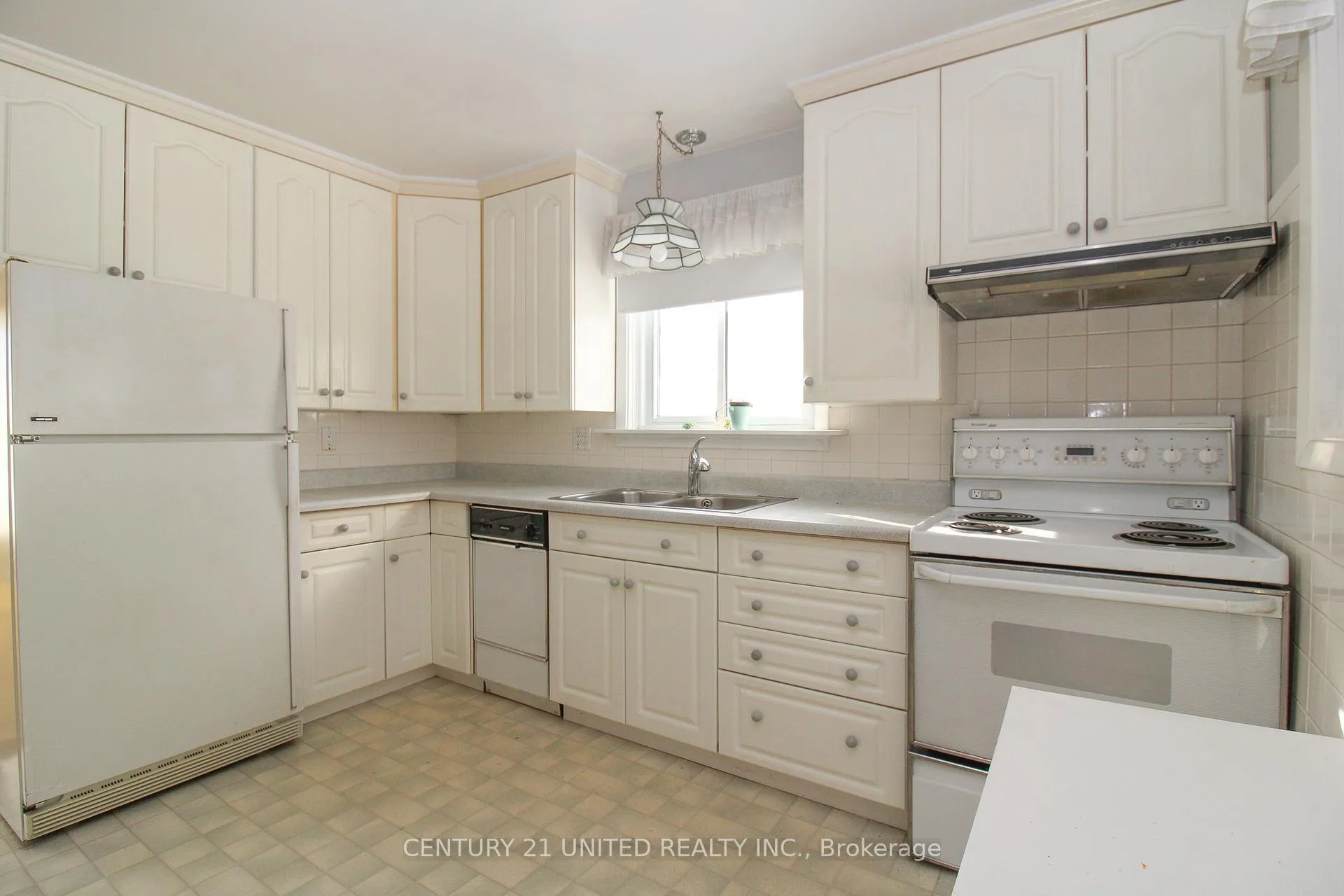 Photo 11 of 636 Cameron Street, Peterborough, Otonabee Ward 1 — HOMEH