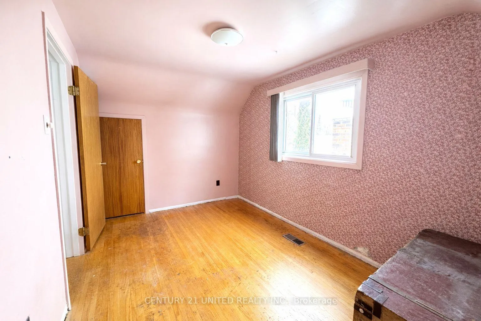 Photo 23 of 636 Cameron Street, Peterborough, Otonabee Ward 1 — HOMEH