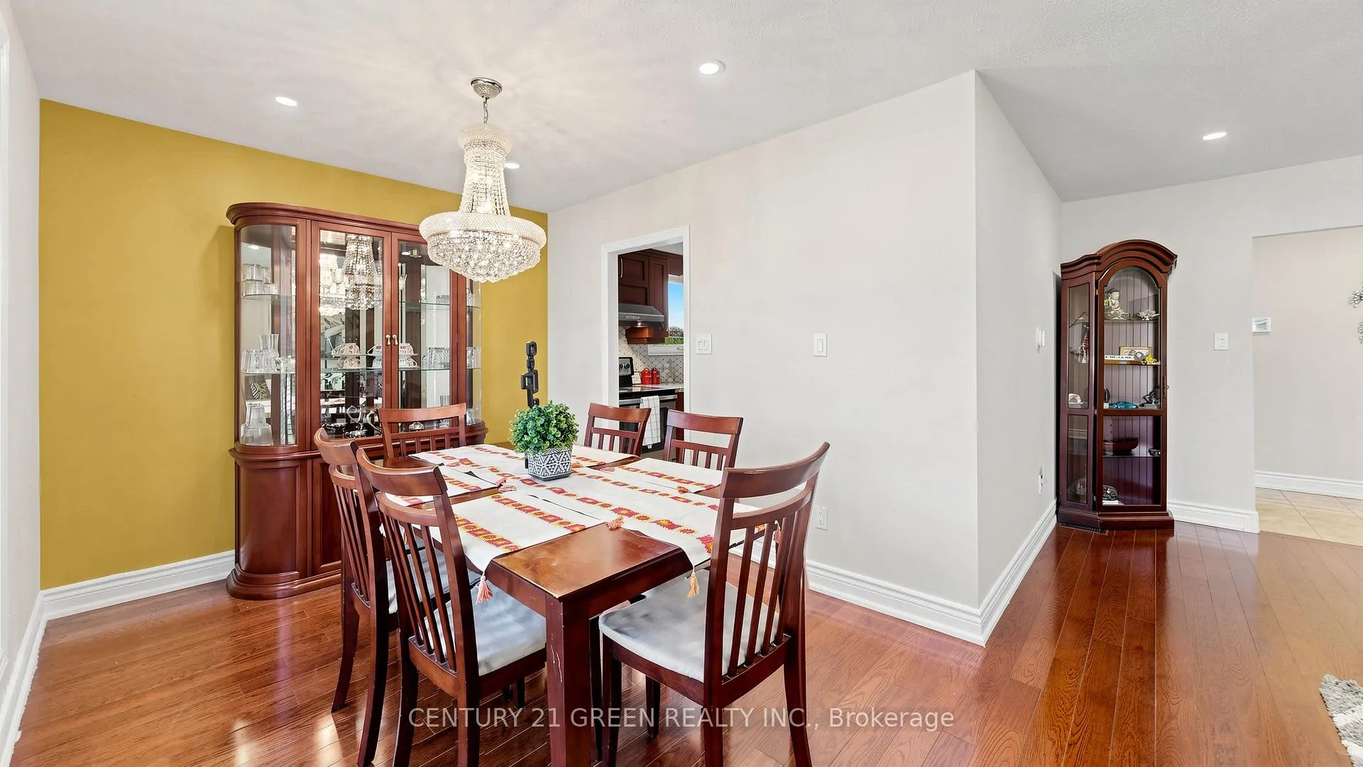 Photo 12 of 95 Kearney Drive, Etobicoke, West Humber-Clairville — HOMEH