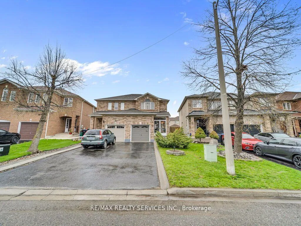 Photo 3 of 24 Melissa Court, Brampton, Fletcher's Meadow — HOMEH