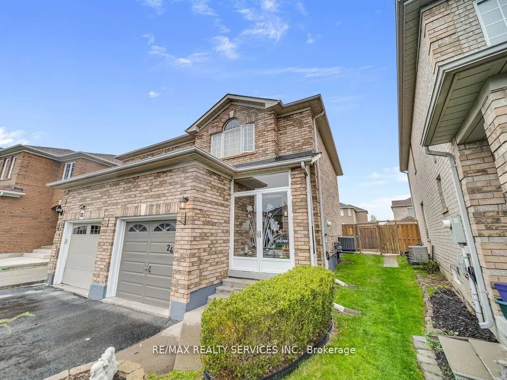 Photo 4 of 24 Melissa Court, Brampton, Fletcher's Meadow — HOMEH