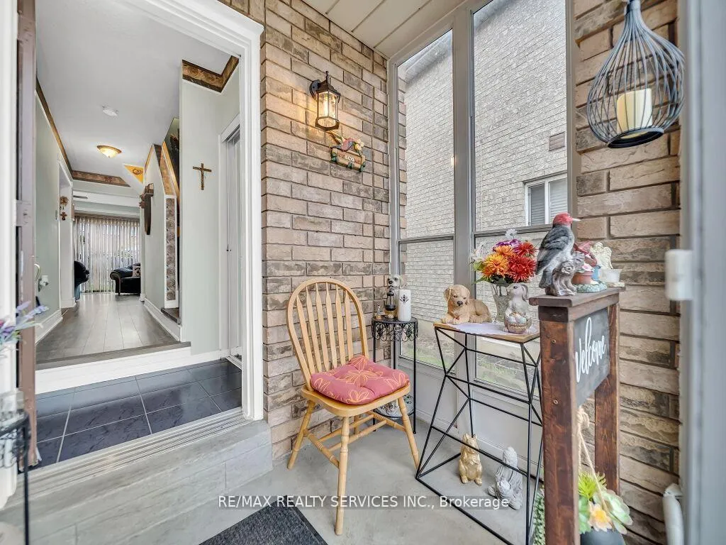 Photo 5 of 24 Melissa Court, Brampton, Fletcher's Meadow — HOMEH
