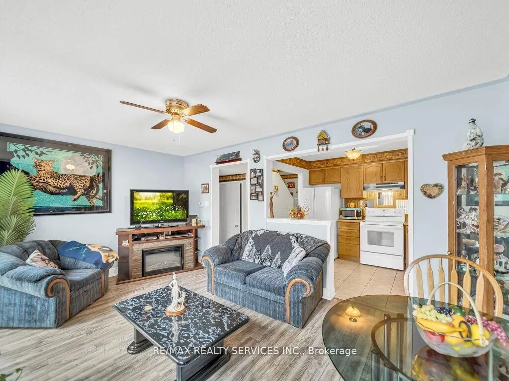 Photo 10 of 24 Melissa Court, Brampton, Fletcher's Meadow — HOMEH