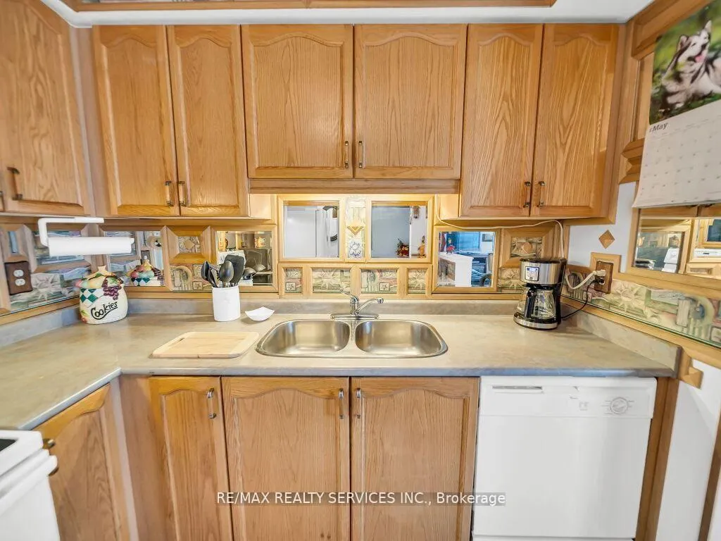 Photo 15 of 24 Melissa Court, Brampton, Fletcher's Meadow — HOMEH