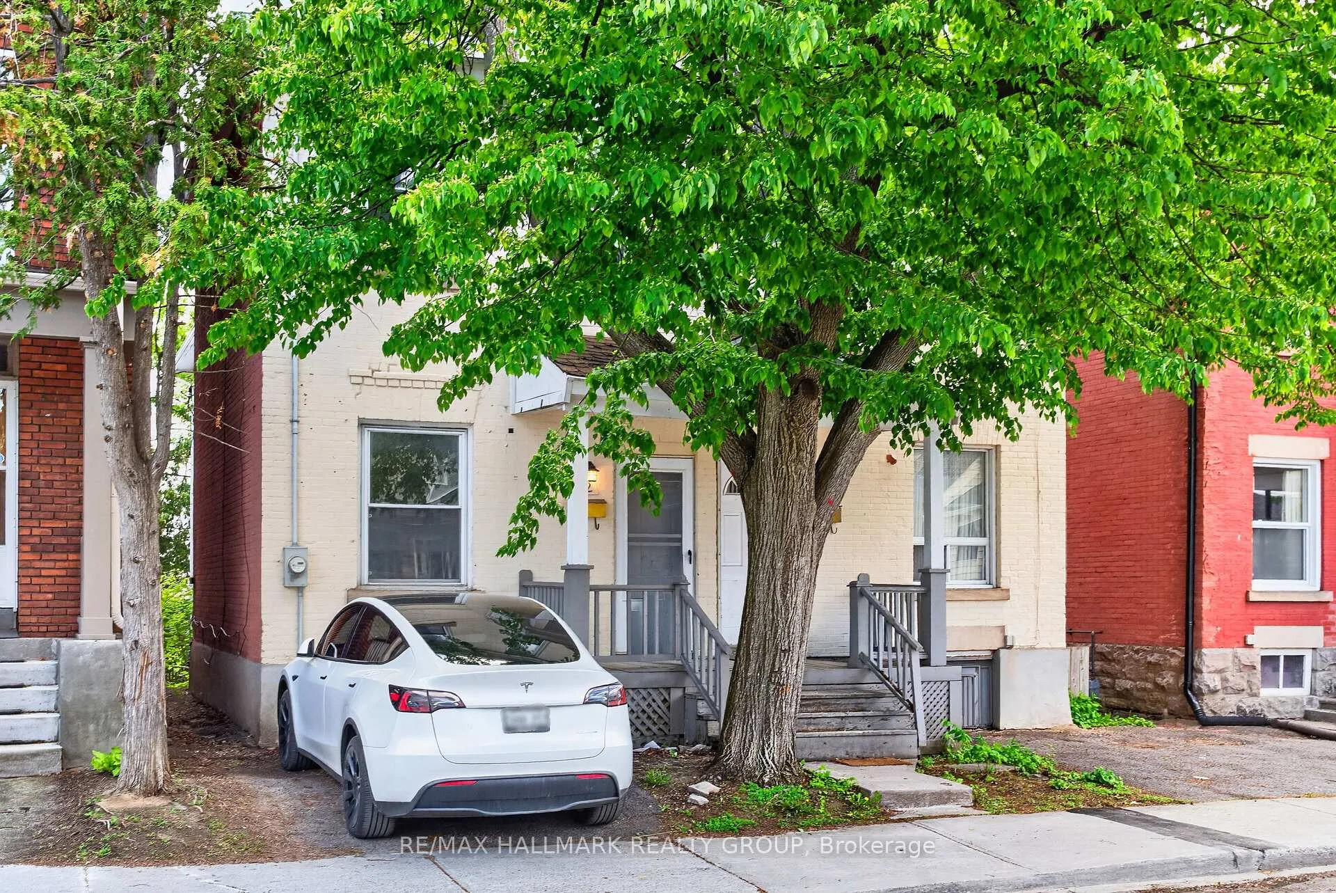 Photo 2 of 212 Arlington Avenue, Ottawa, Ottawa Centre — HOMEH