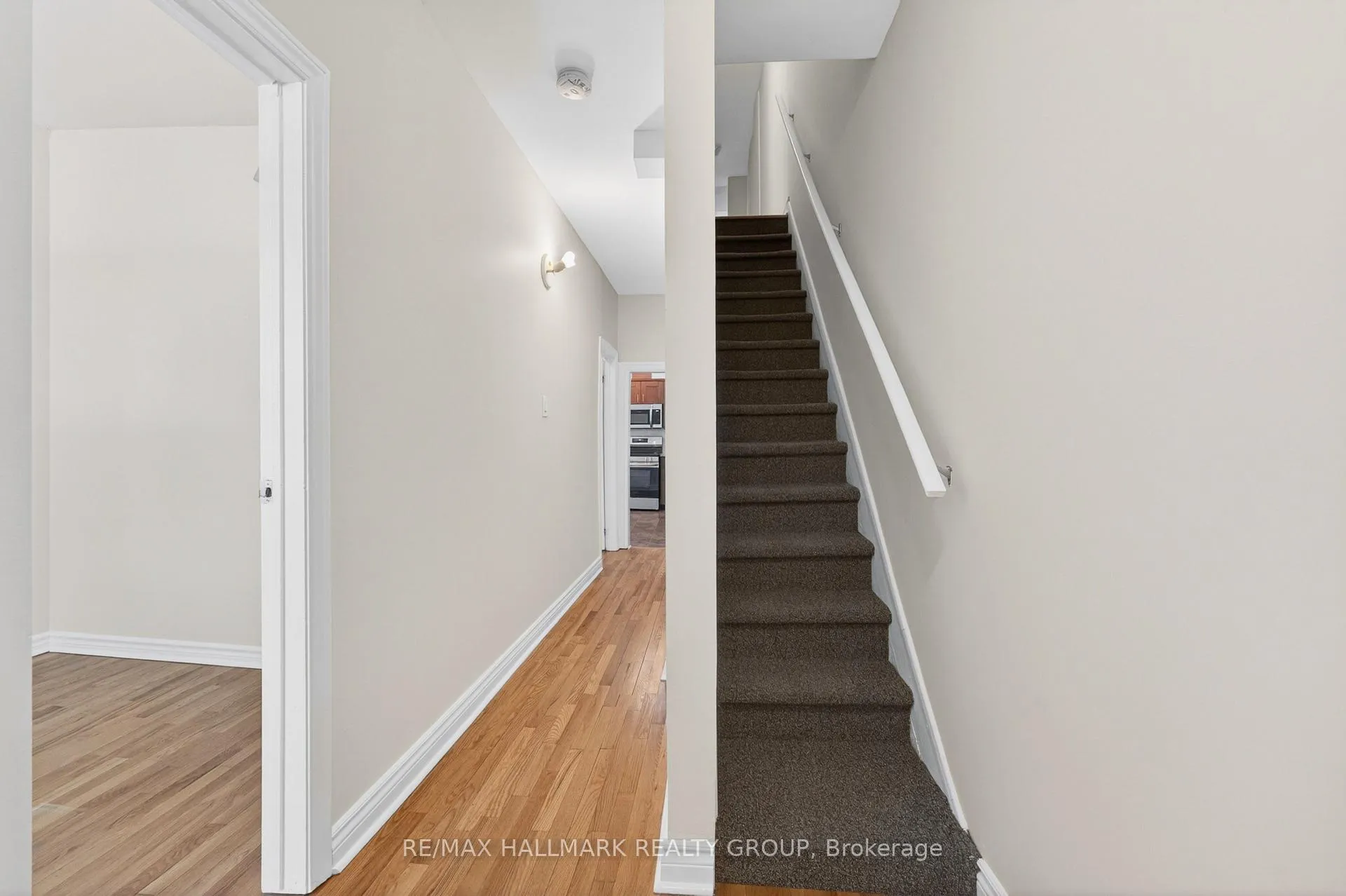 Photo 4 of 212 Arlington Avenue, Ottawa, Ottawa Centre — HOMEH
