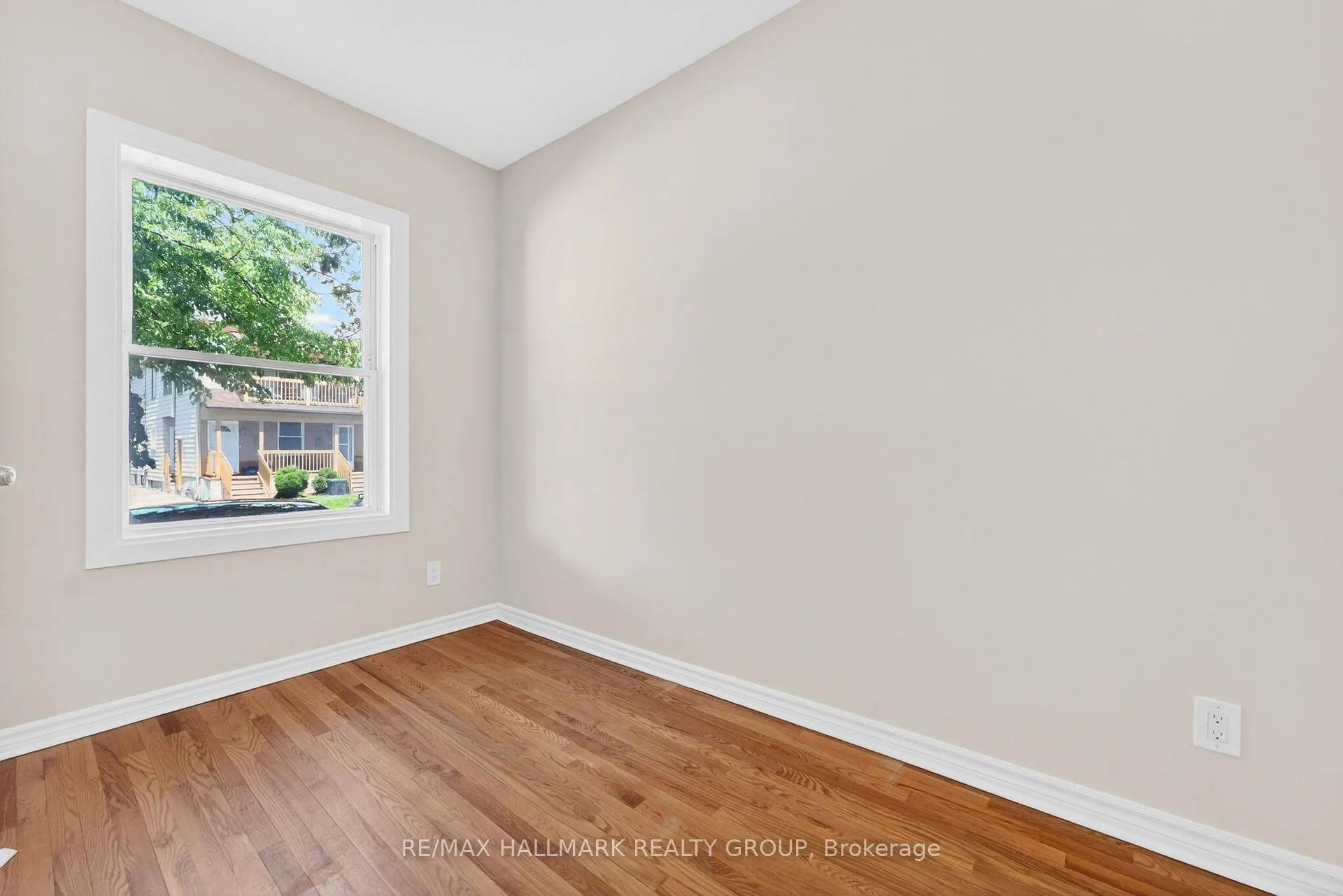 Photo 5 of 212 Arlington Avenue, Ottawa, Ottawa Centre — HOMEH