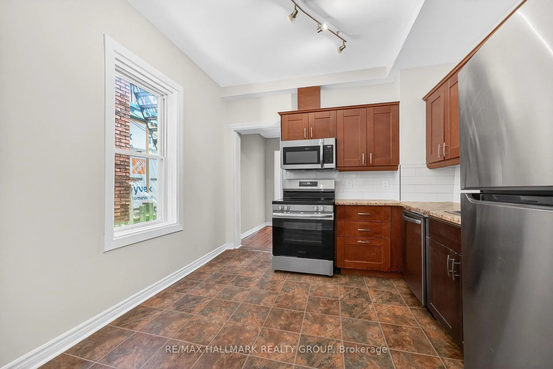 Photo 10 of 212 Arlington Avenue, Ottawa, Ottawa Centre — HOMEH