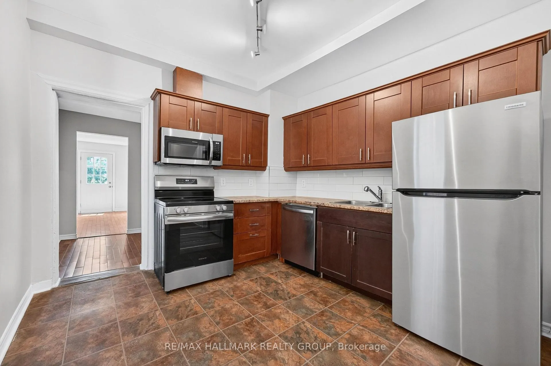 Photo 11 of 212 Arlington Avenue, Ottawa, Ottawa Centre — HOMEH