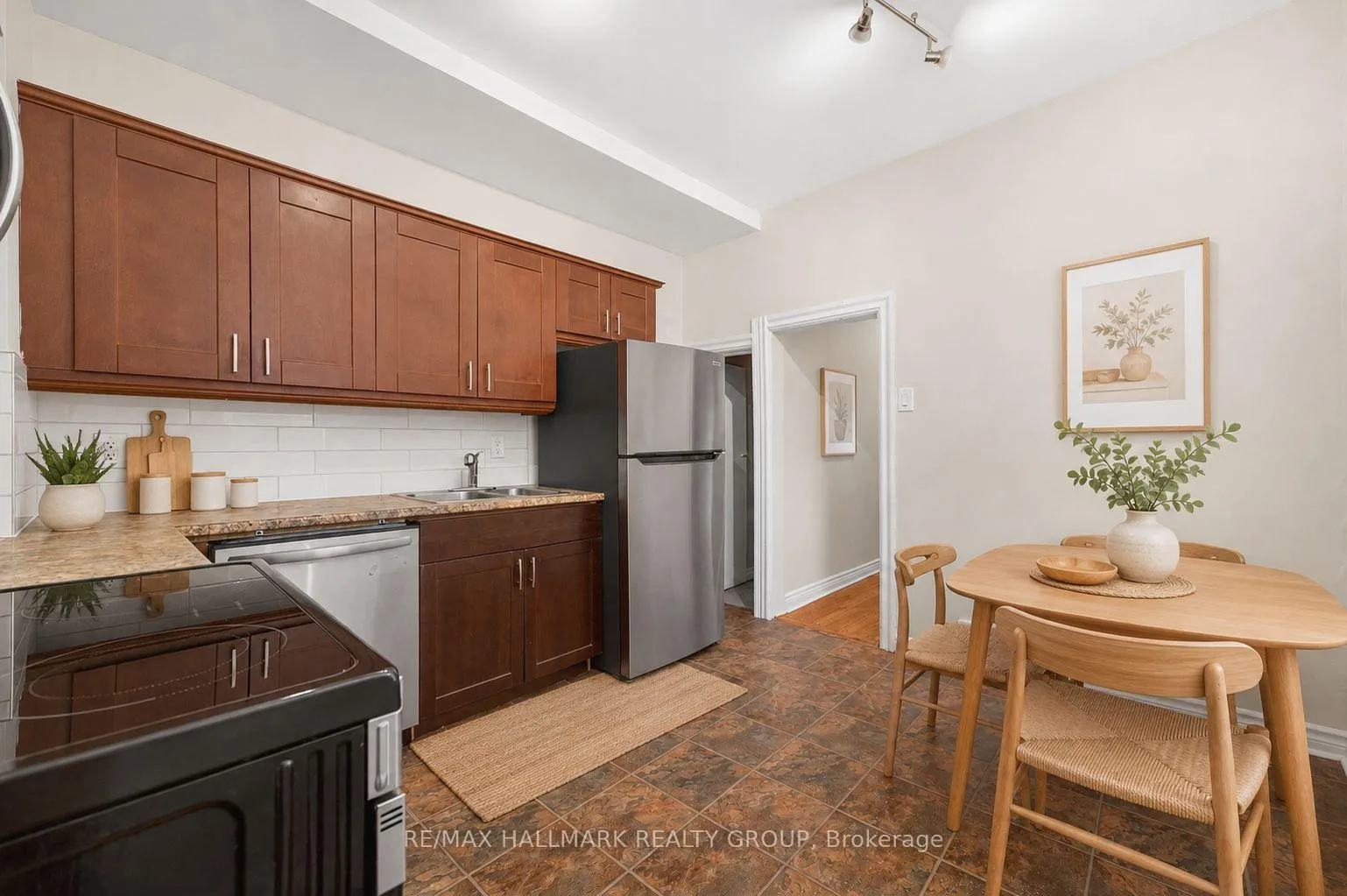 Photo 12 of 212 Arlington Avenue, Ottawa, Ottawa Centre — HOMEH