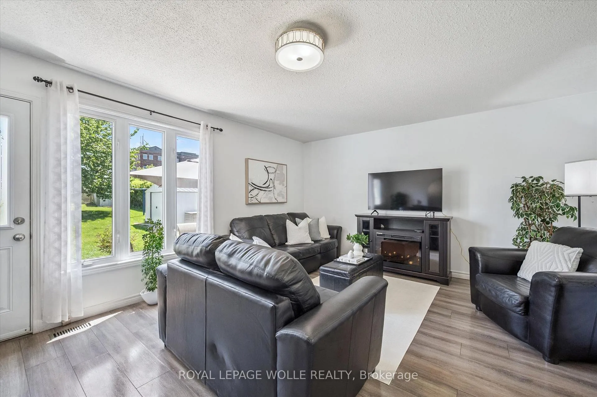 Photo 9 of 71 Blackhorne Drive, Kitchener — HOMEH