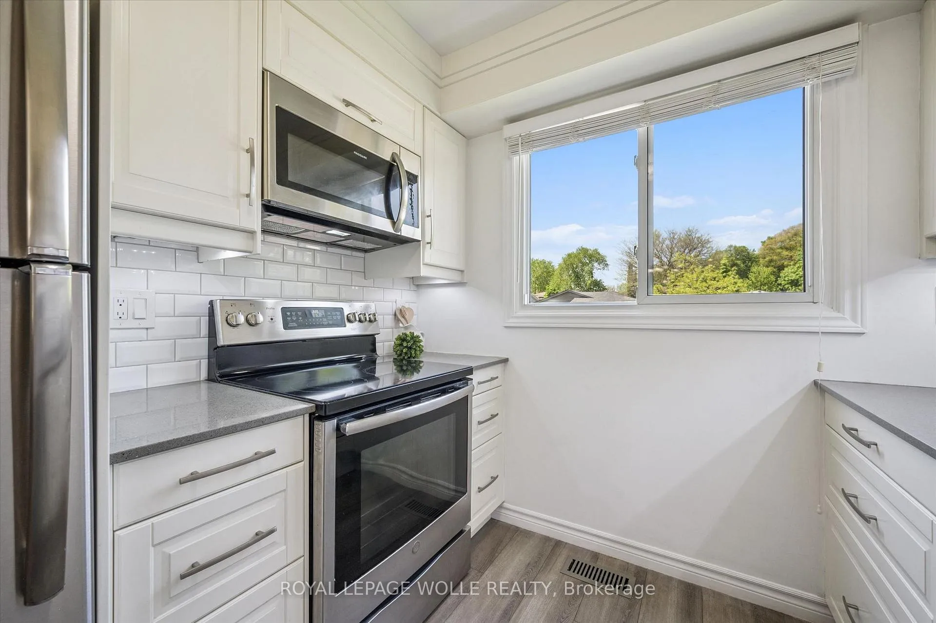Photo 15 of 71 Blackhorne Drive, Kitchener — HOMEH