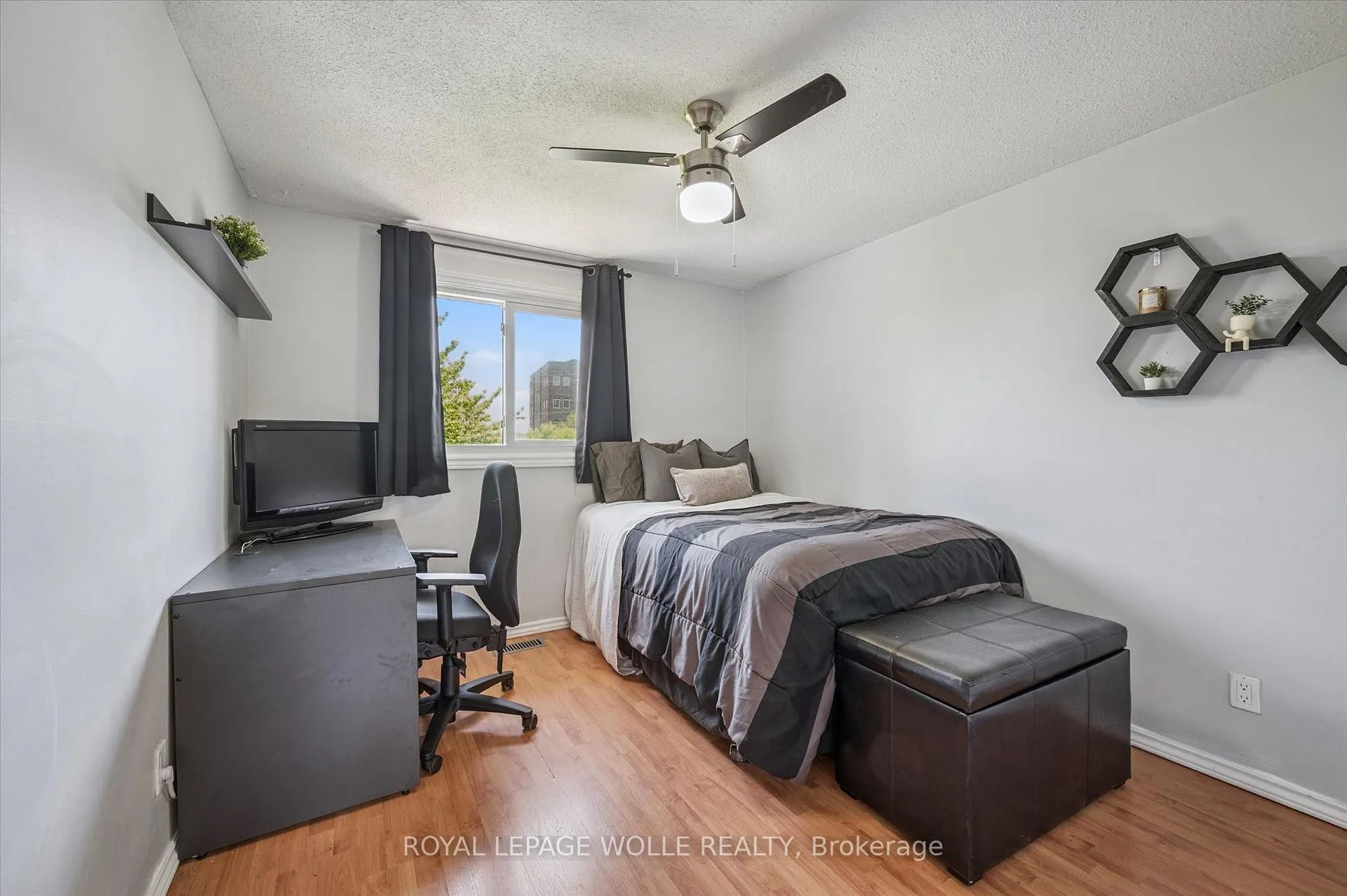 Photo 20 of 71 Blackhorne Drive, Kitchener — HOMEH