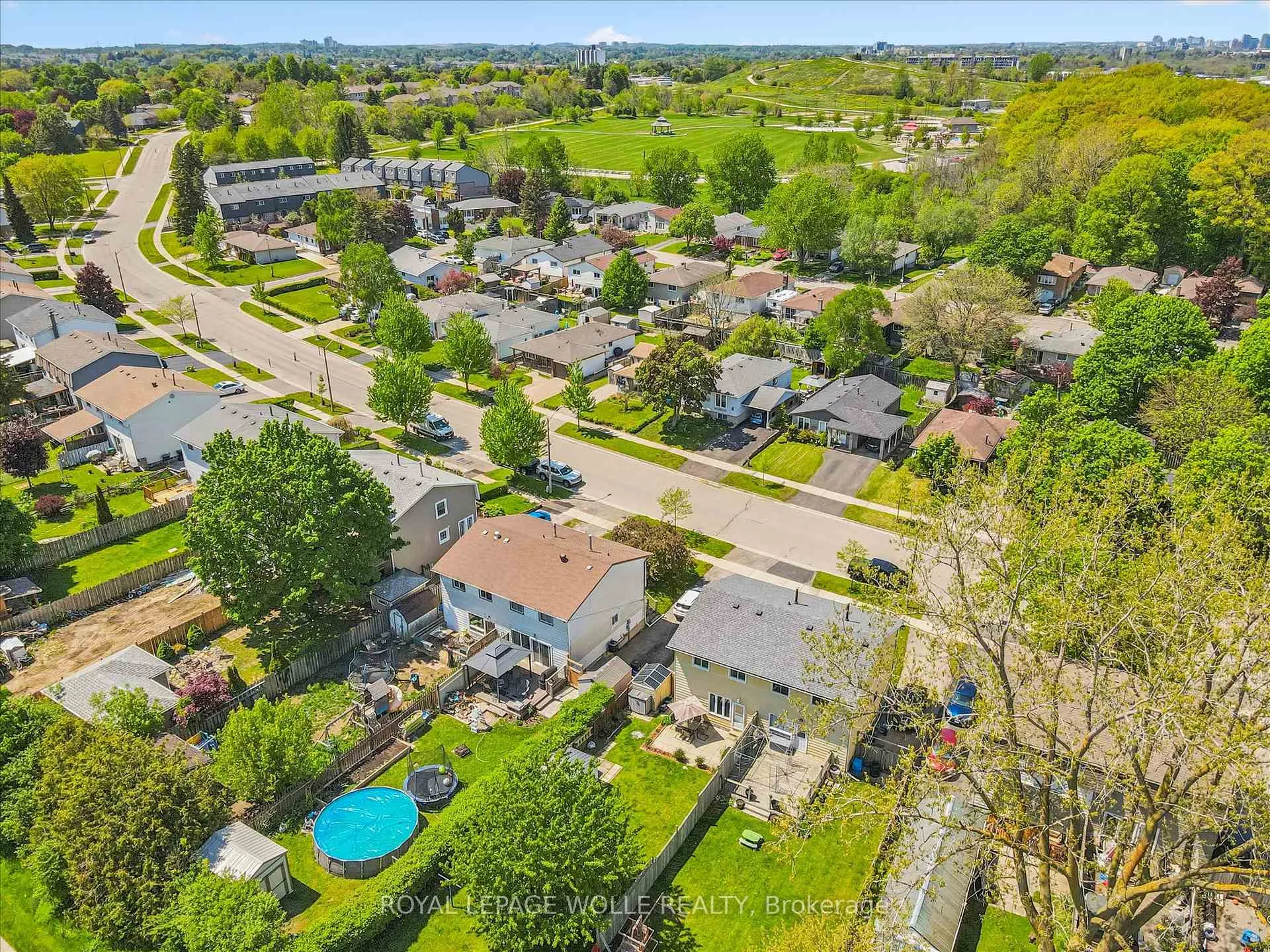 Photo 40 of 71 Blackhorne Drive, Kitchener — HOMEH