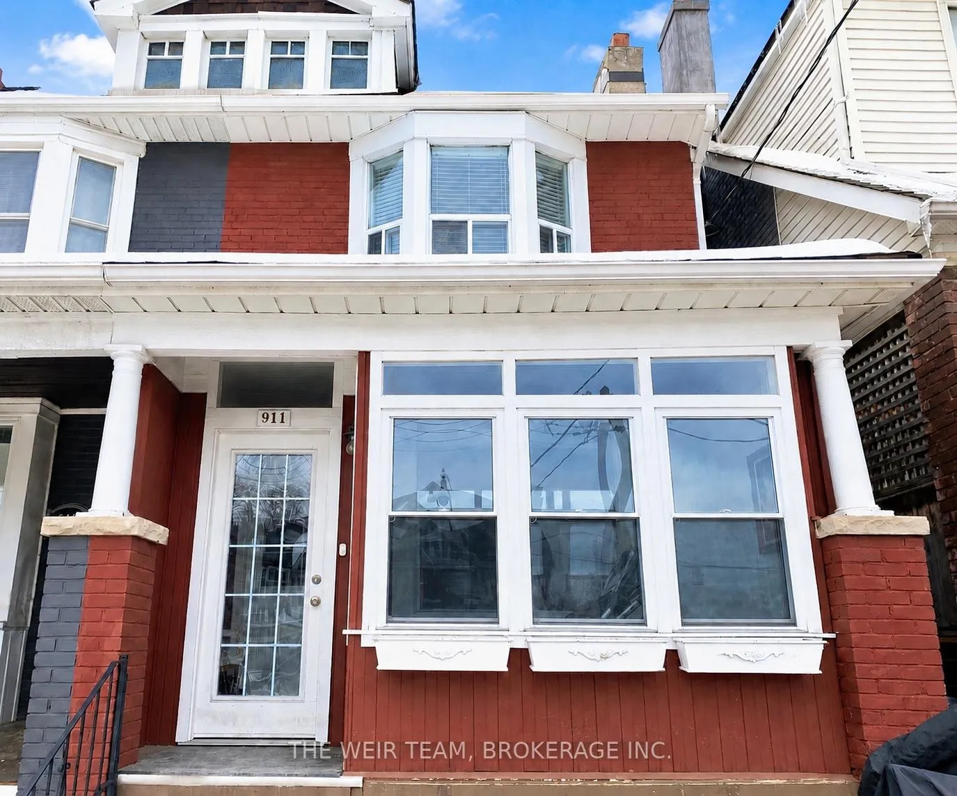 Front of 911 Woodbine Avenue