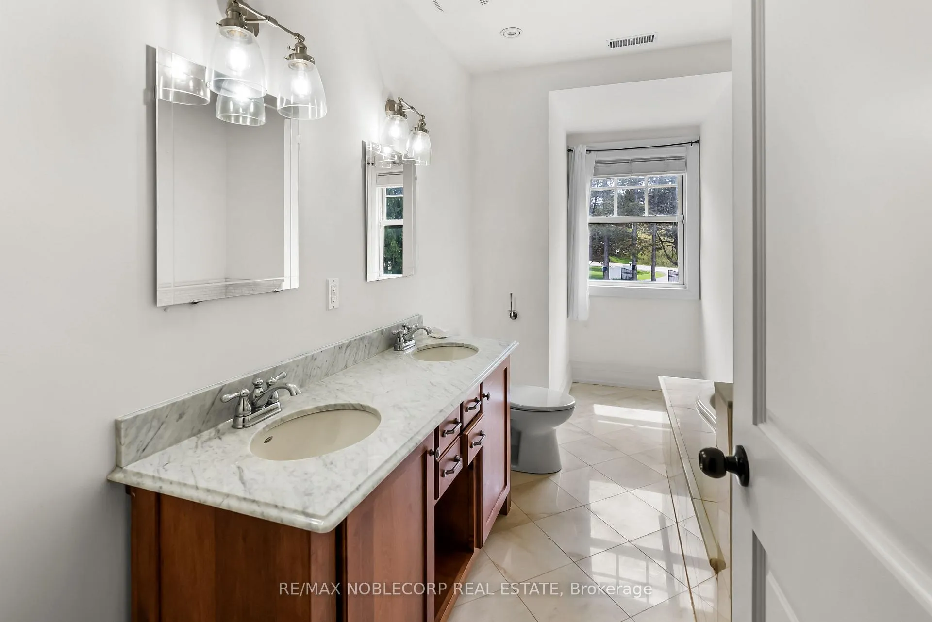 Photo 27 of 14955 Jane Street, King, Rural King — HOMEH