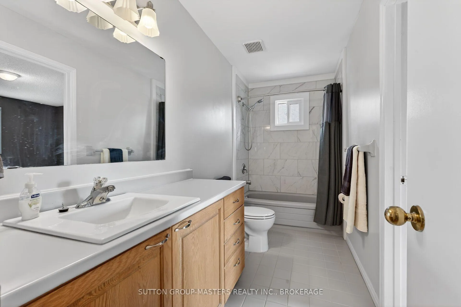 Photo 14 of 1080 Palmerston Crescent, Kingston, North of Taylor-Kidd Blvd — HOMEH