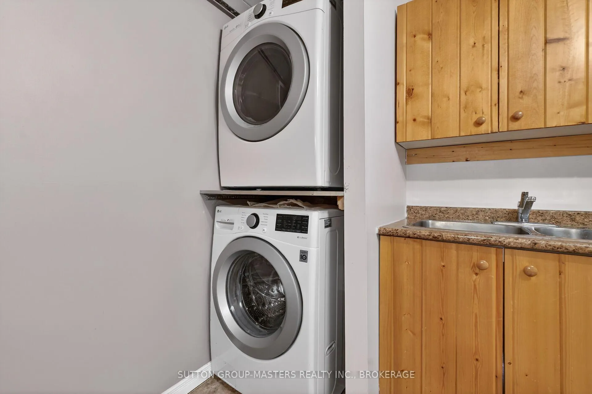 Photo 22 of 1080 Palmerston Crescent, Kingston, North of Taylor-Kidd Blvd — HOMEH