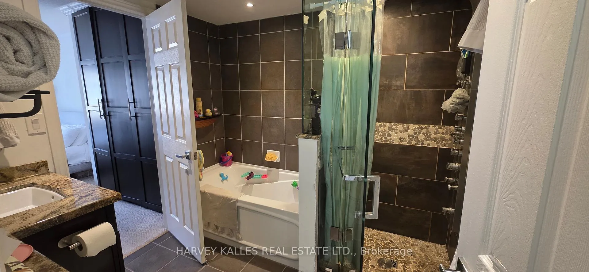 Photo 8 of Unit 68, 208 Niagara Street, Toronto, Niagara — HOMEH