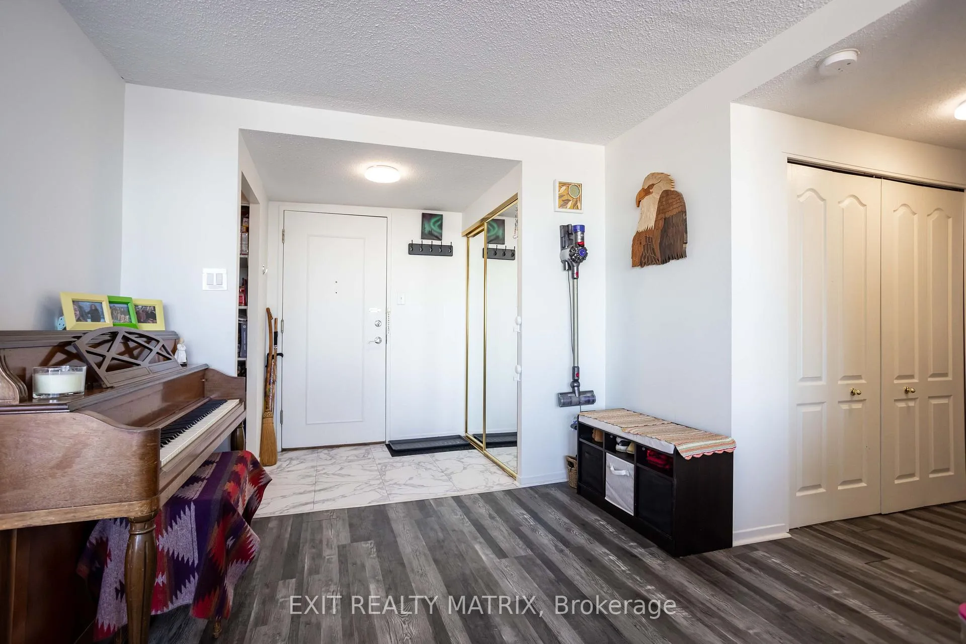 Photo 8 of Unit 1007, 2759 Carousel Crescent, Ottawa, Emerald Woods/Sawmill Creek — HOMEH