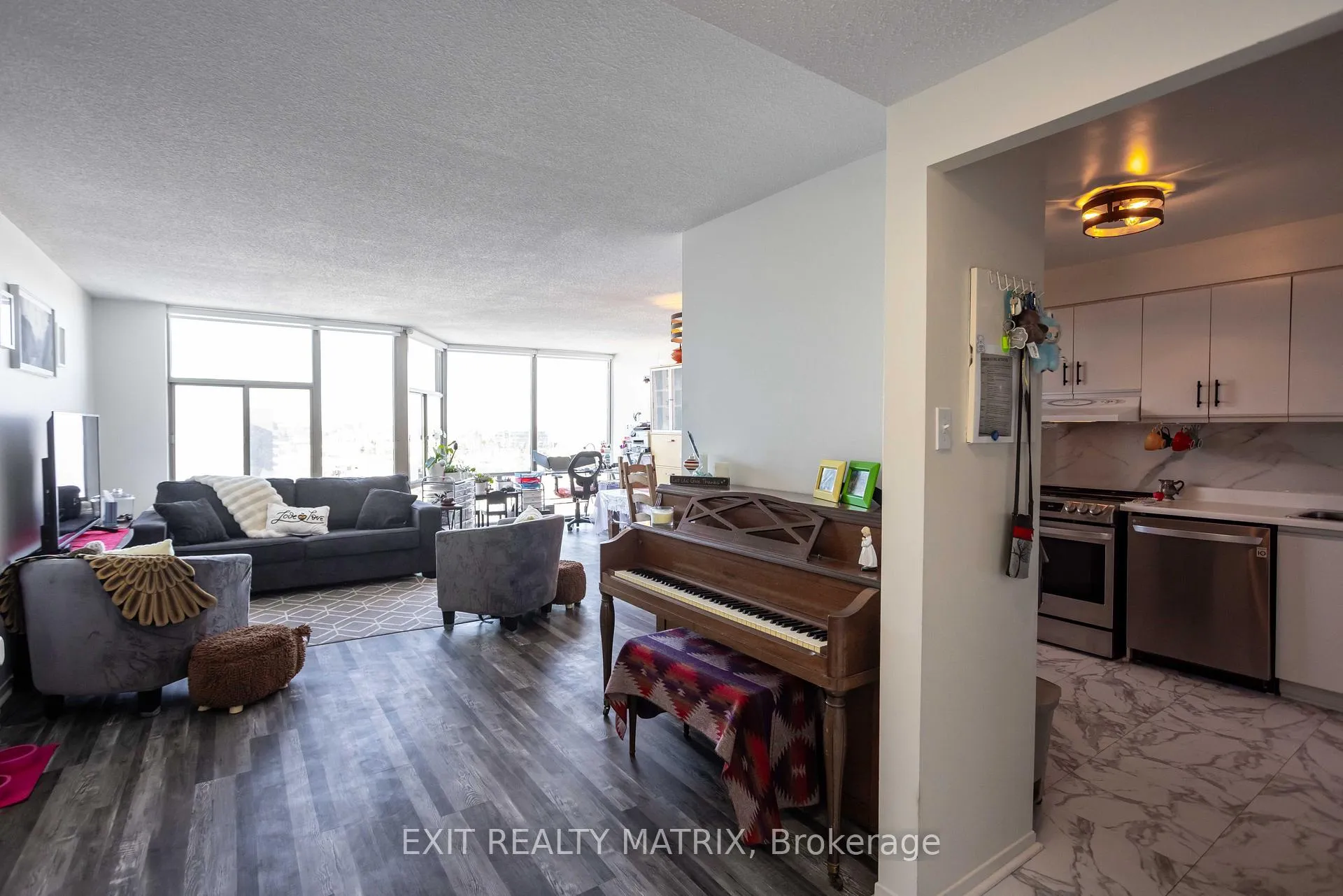 Photo 9 of Unit 1007, 2759 Carousel Crescent, Ottawa, Emerald Woods/Sawmill Creek — HOMEH