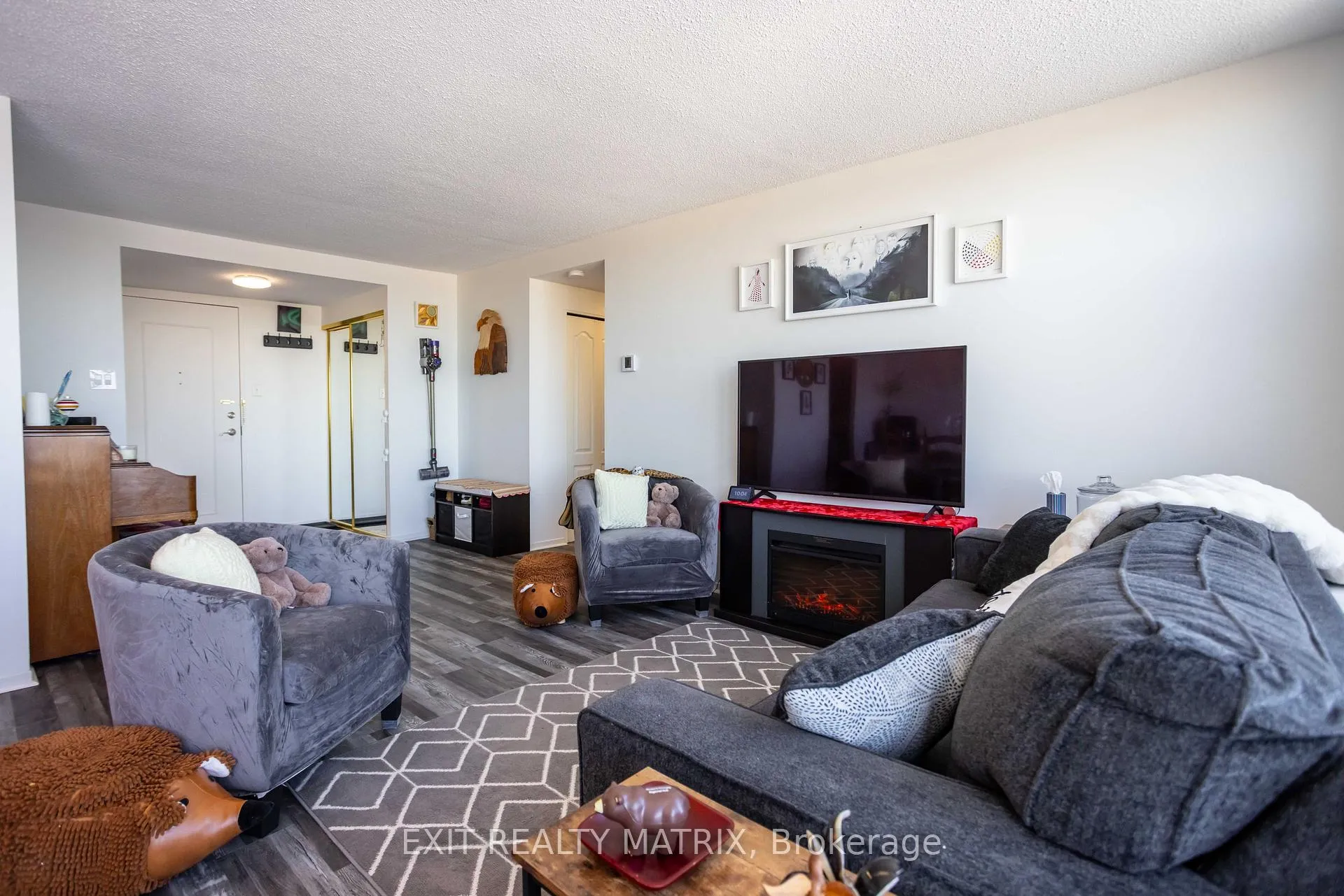 Photo 12 of Unit 1007, 2759 Carousel Crescent, Ottawa, Emerald Woods/Sawmill Creek — HOMEH