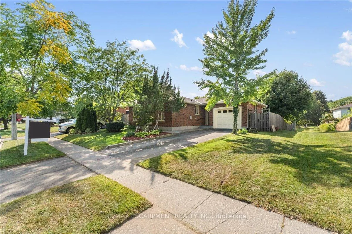 Photo 2 of 32 Donly Drive N, Norfolk, Simcoe — HOMEH