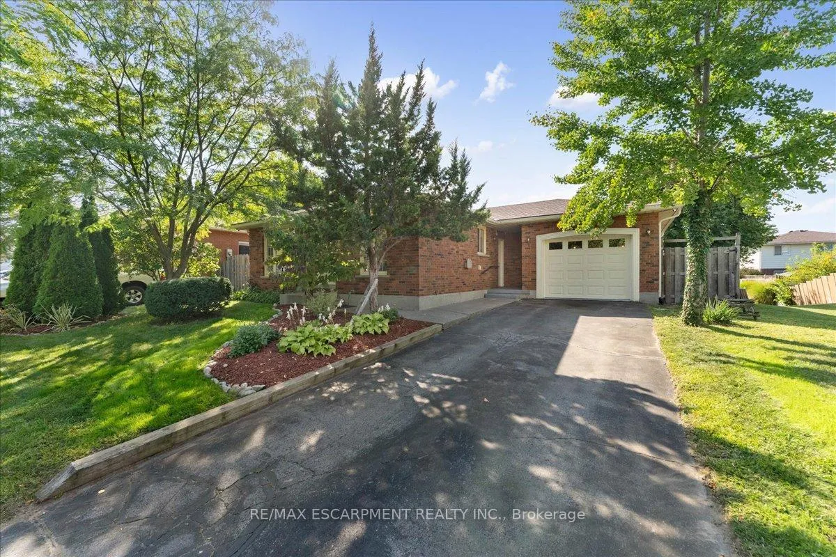 Photo 3 of 32 Donly Drive N, Norfolk, Simcoe — HOMEH