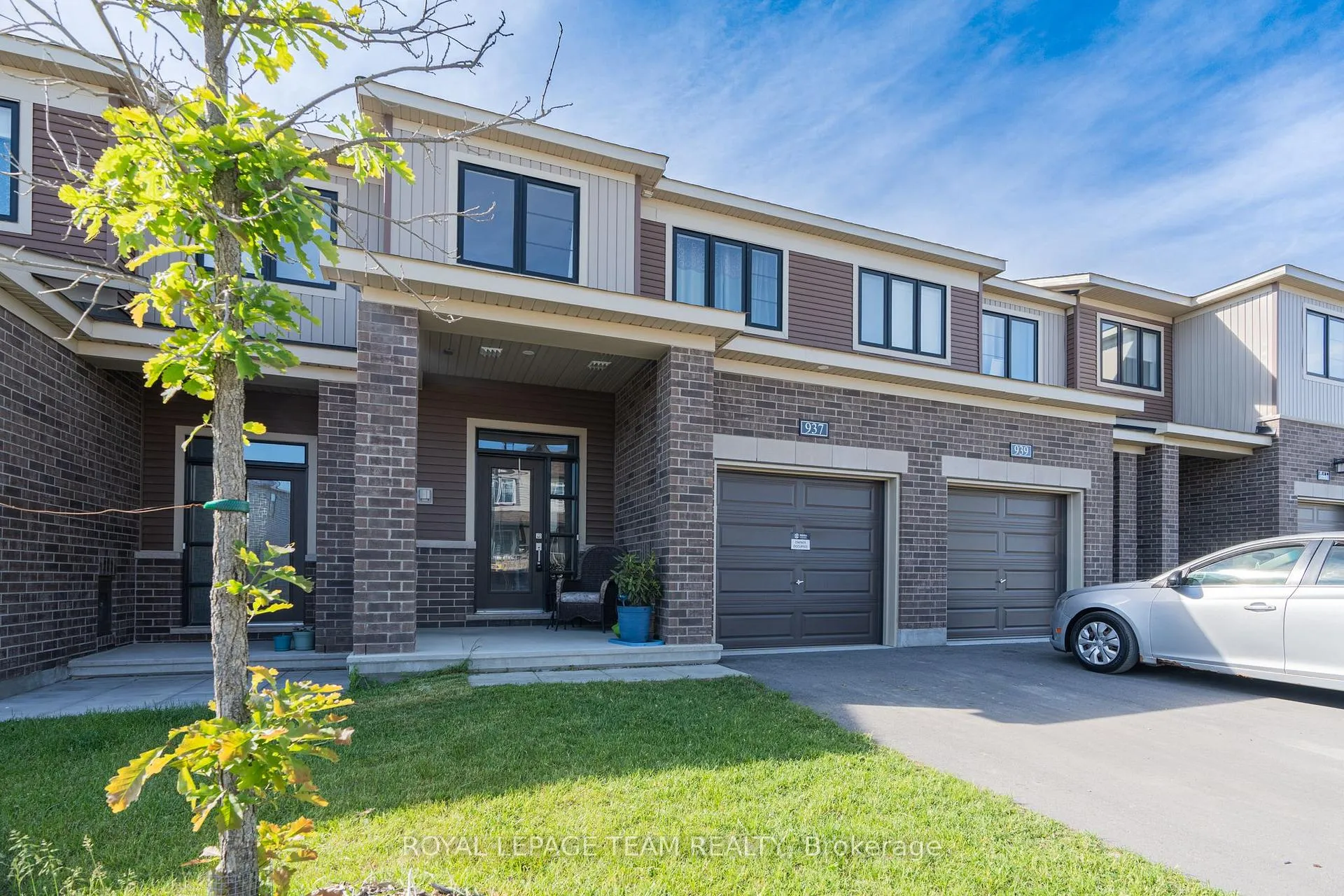 Photo 2 of 937 Athenry Court, Ottawa, Barrhaven - Half Moon Bay — HOMEH