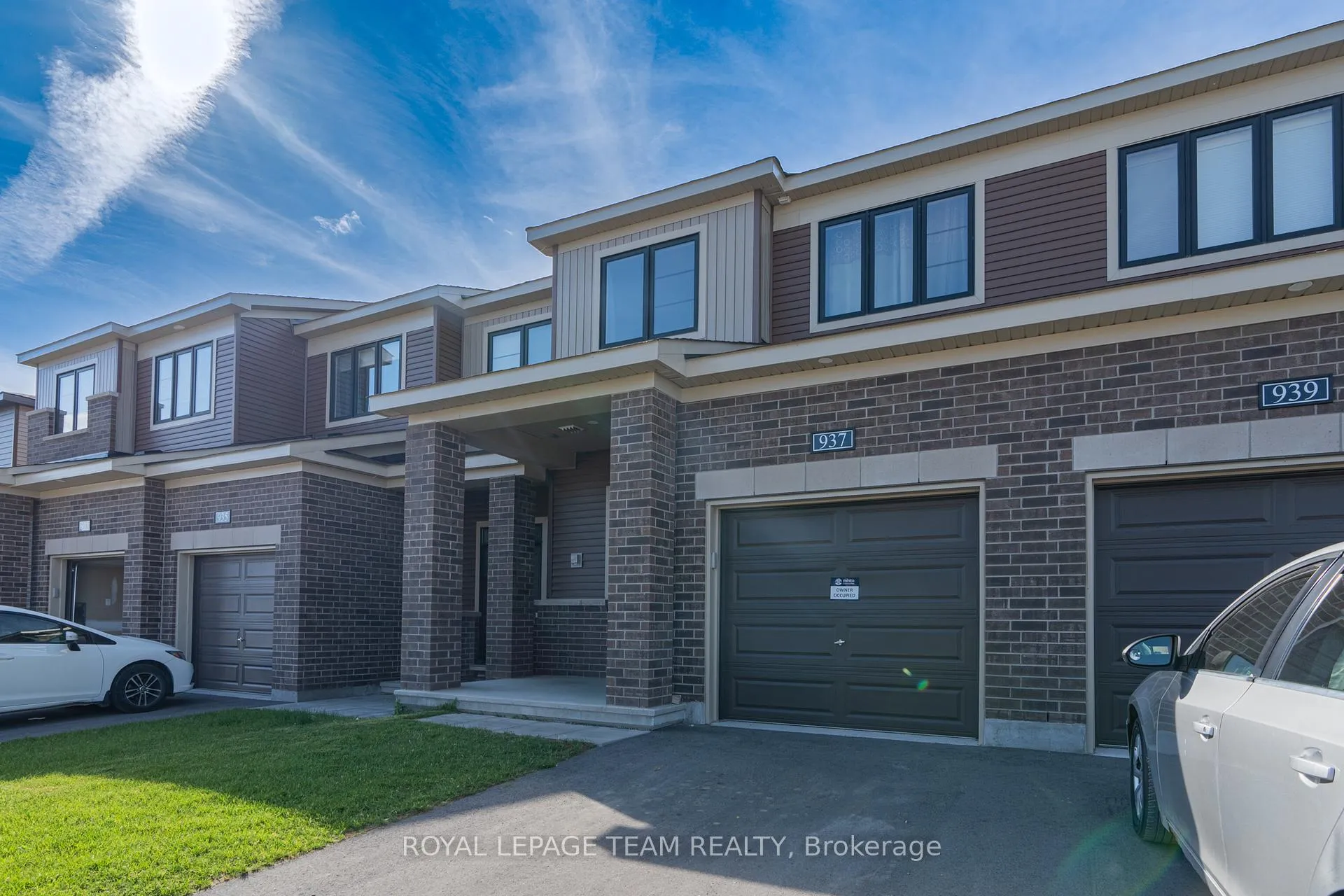 Photo 3 of 937 Athenry Court, Ottawa, Barrhaven - Half Moon Bay — HOMEH