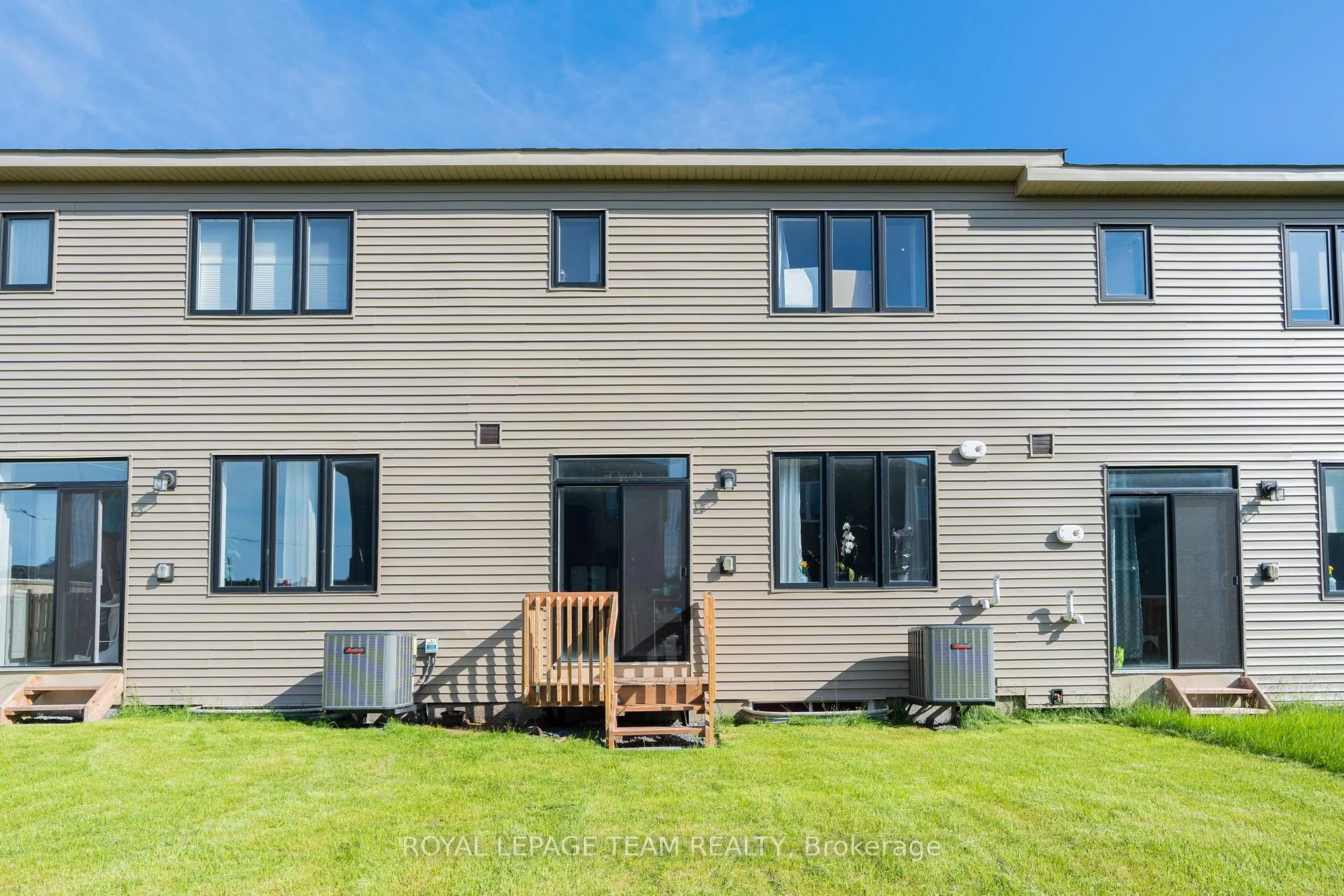 Photo 4 of 937 Athenry Court, Ottawa, Barrhaven - Half Moon Bay — HOMEH