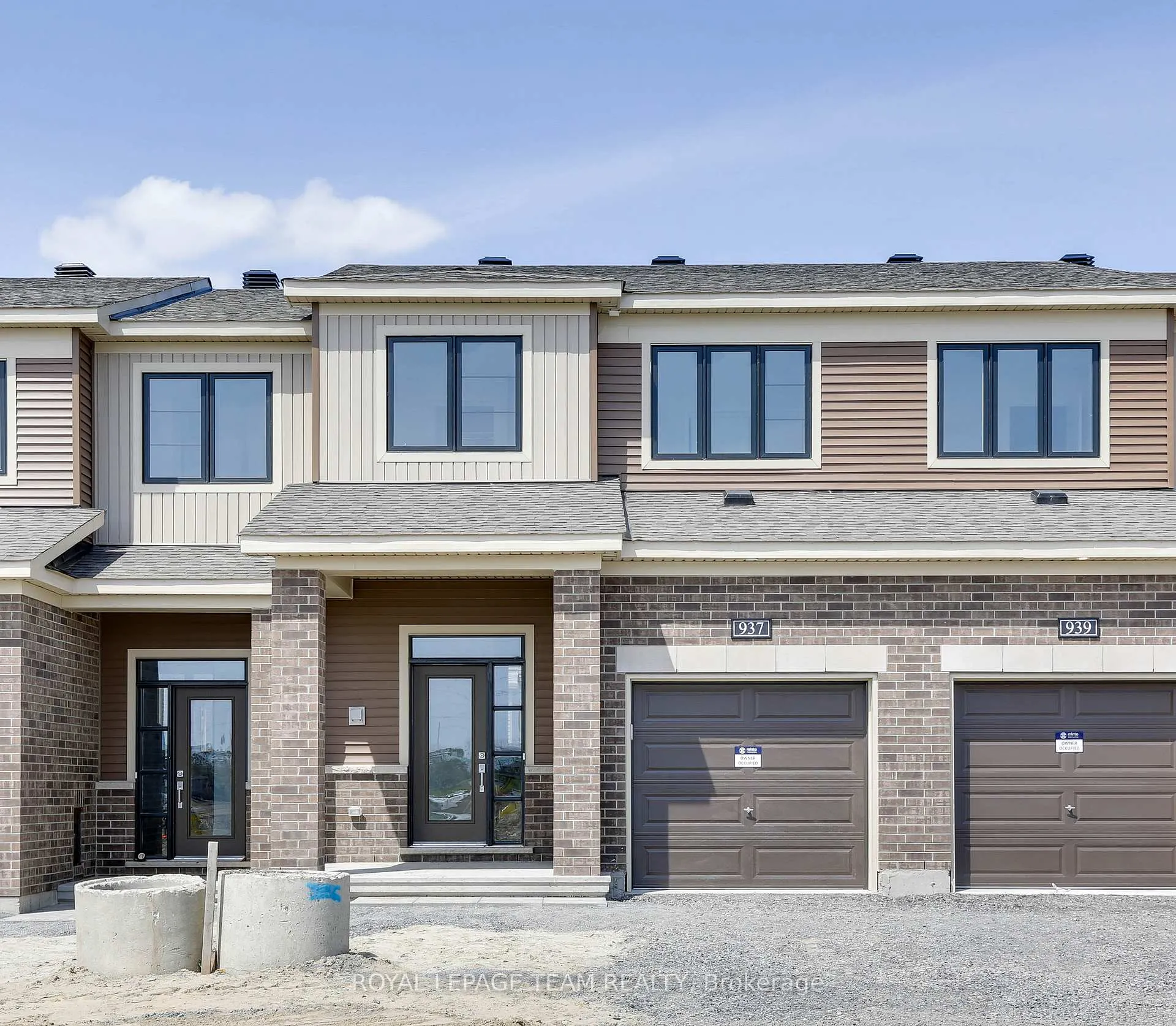 Photo 5 of 937 Athenry Court, Ottawa, Barrhaven - Half Moon Bay — HOMEH