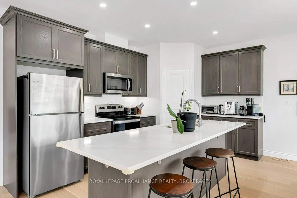 Photo 11 of 249 Mill Pond Place, Kingston, West of Sir John A. Blvd — HOMEH