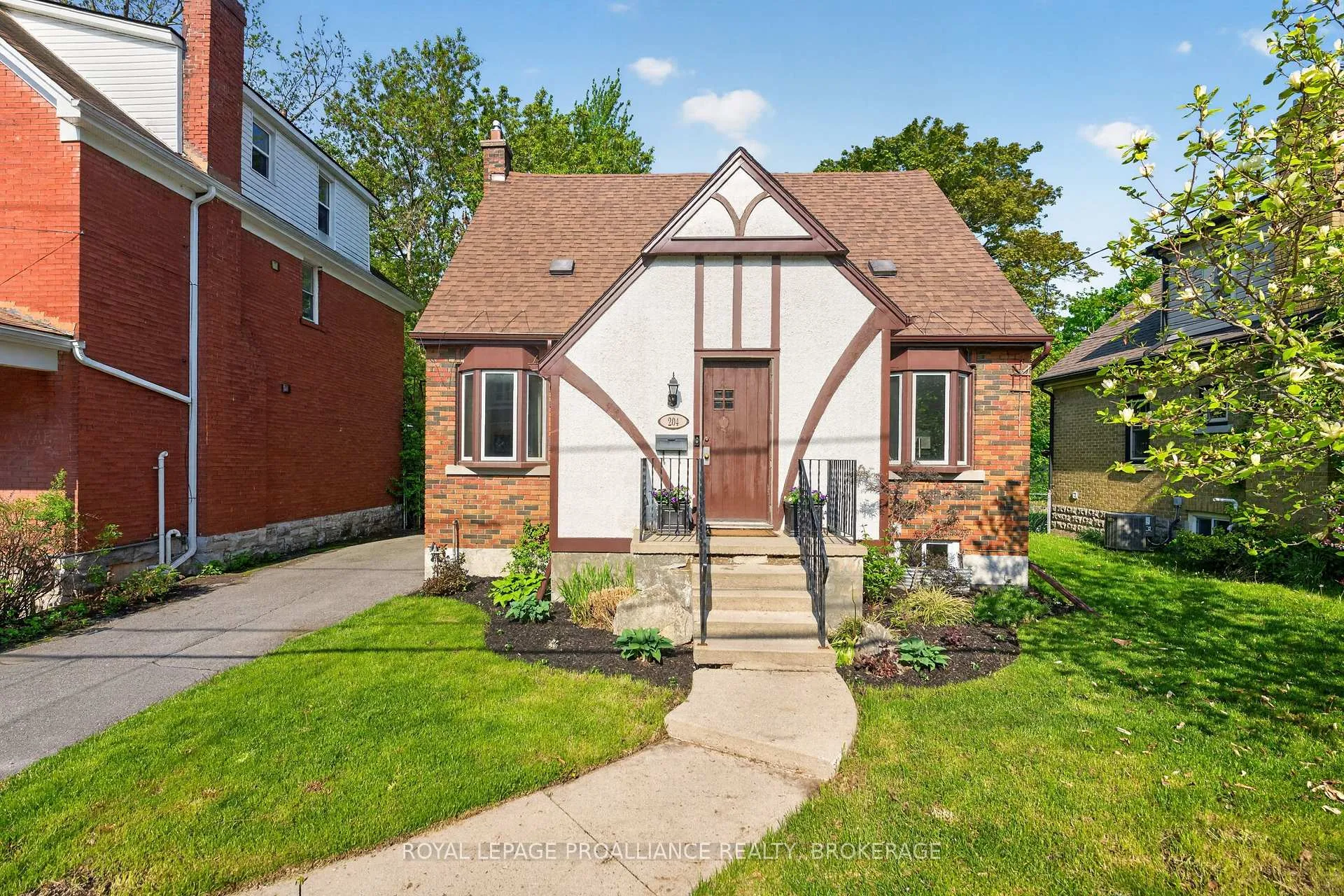 Photo 2 of 204 Collingwood Street, Kingston, Central City East — HOMEH
