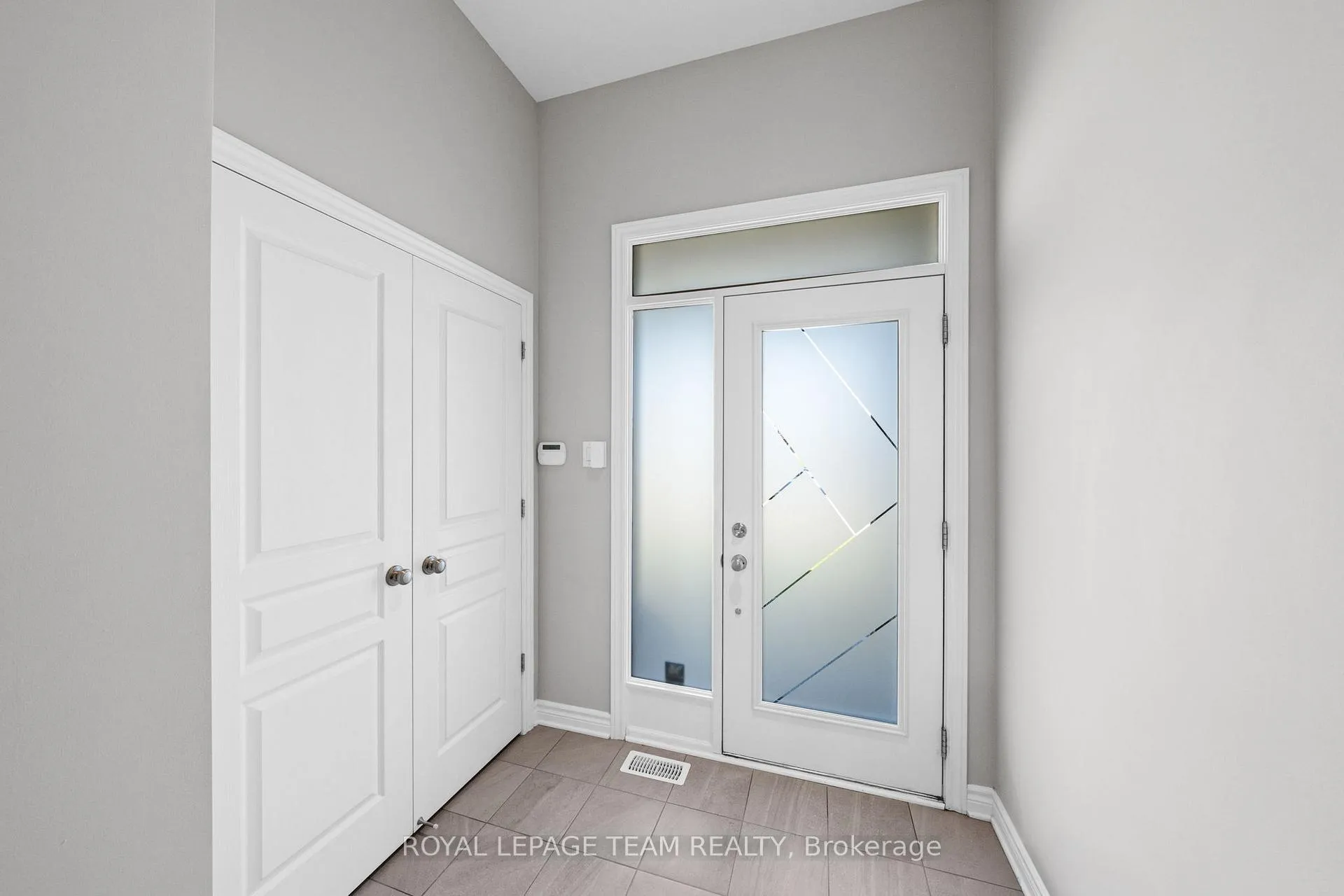 Photo 3 of 49 Plank Street, Ottawa, Kanata - Emerald Meadows/Trailwest — HOMEH
